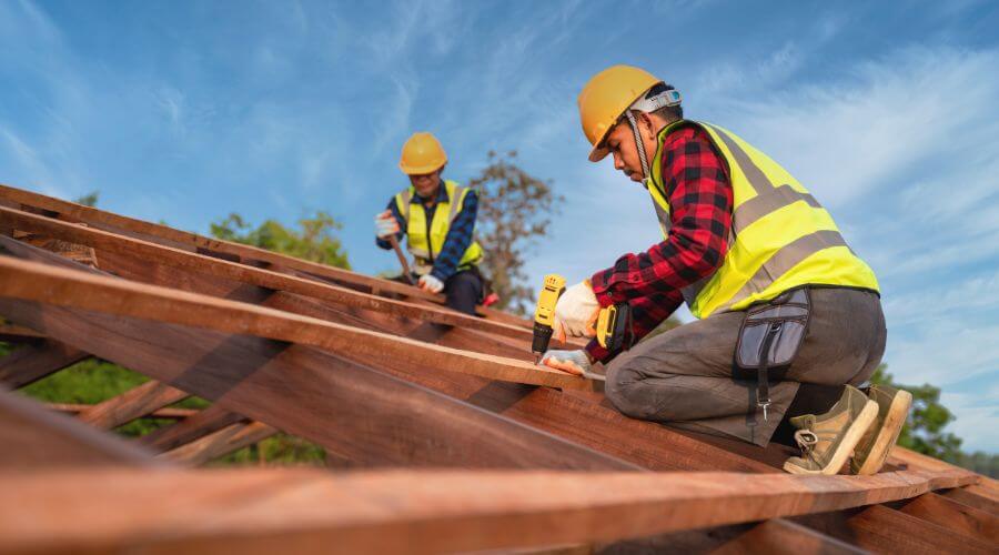 Professional gutter cleaning in Huggins, MO